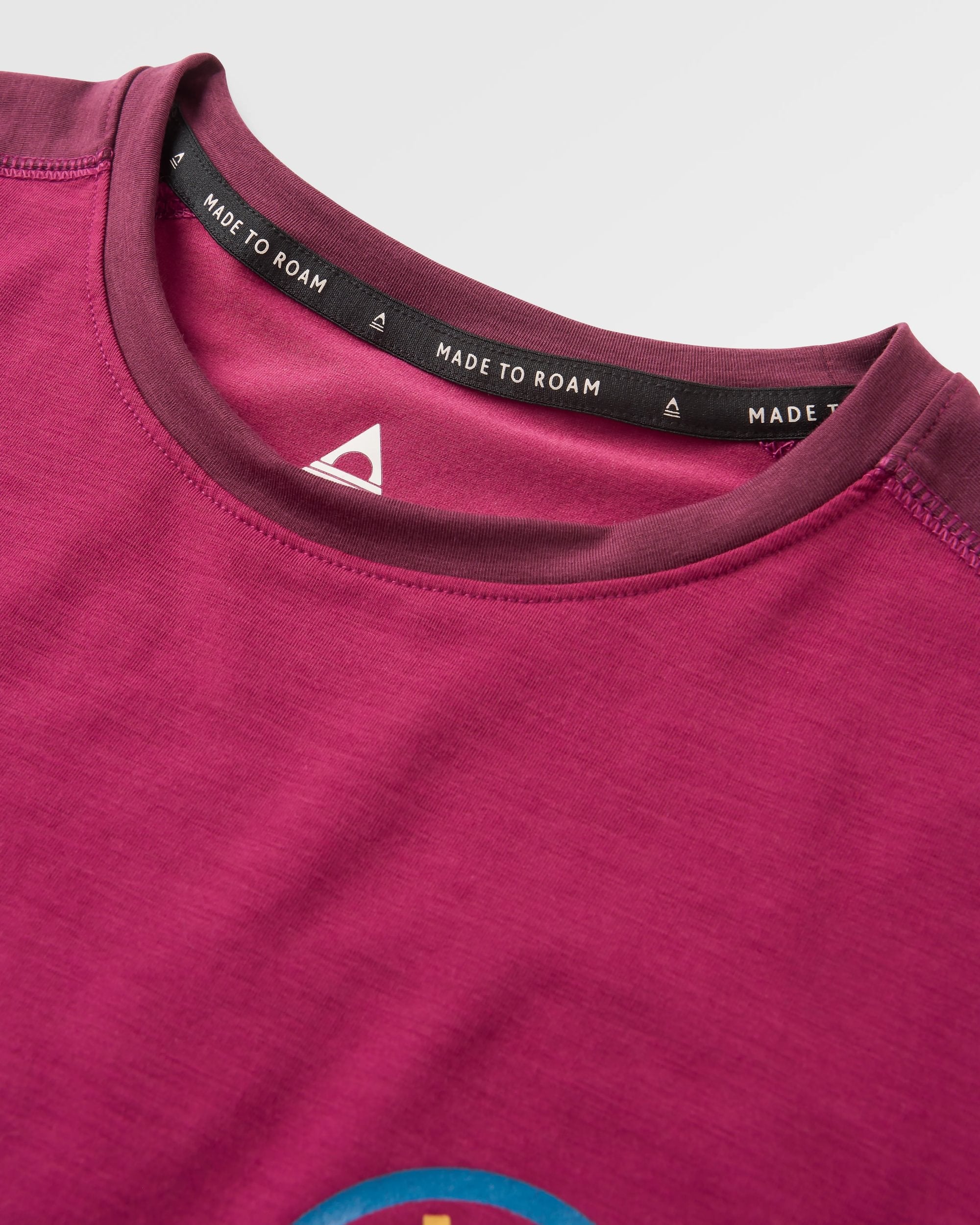 Chase The Light Active LS T-Shirt - Wild Berry - Flatlay