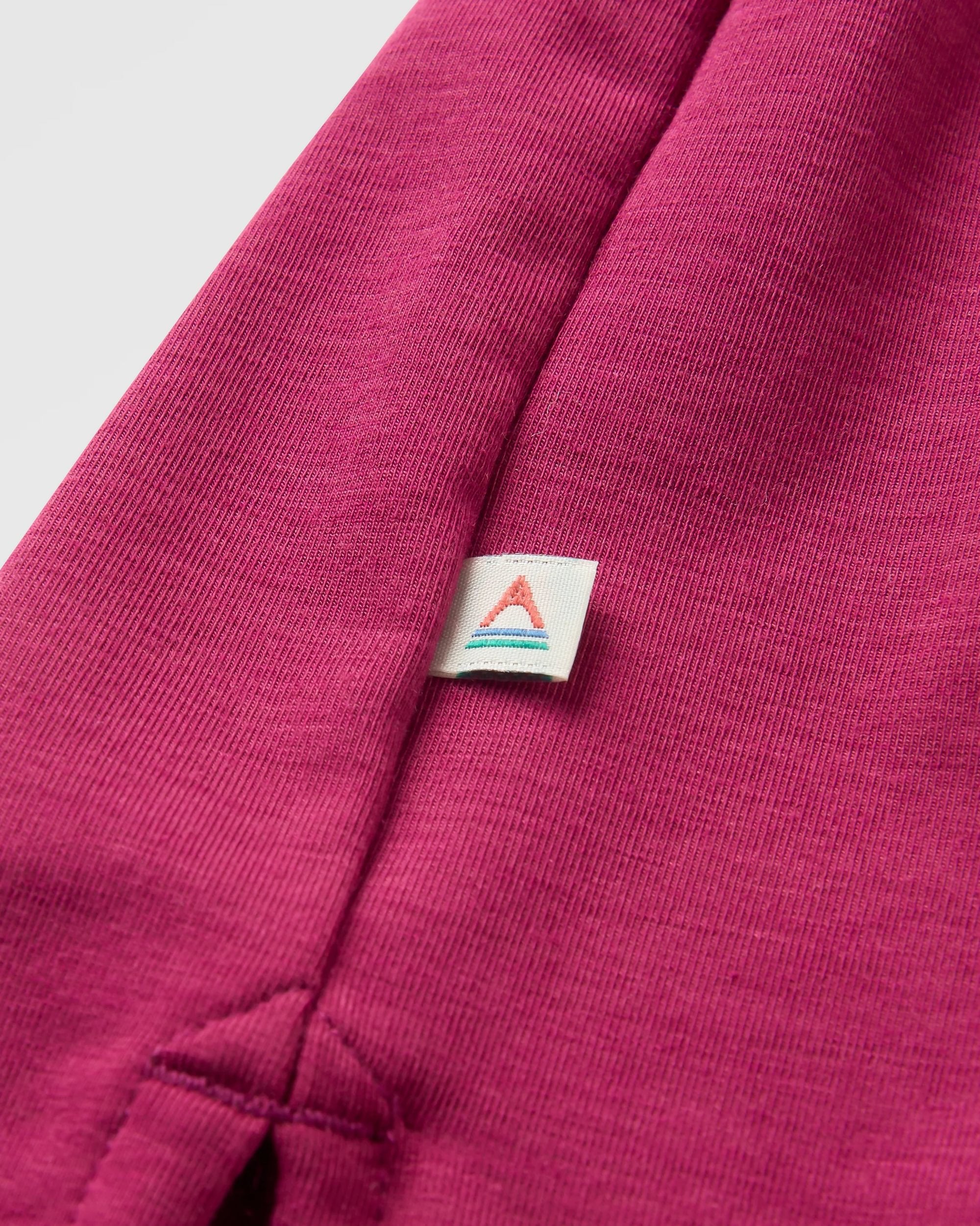 Chase The Light Active LS T-Shirt - Wild Berry - Flatlay