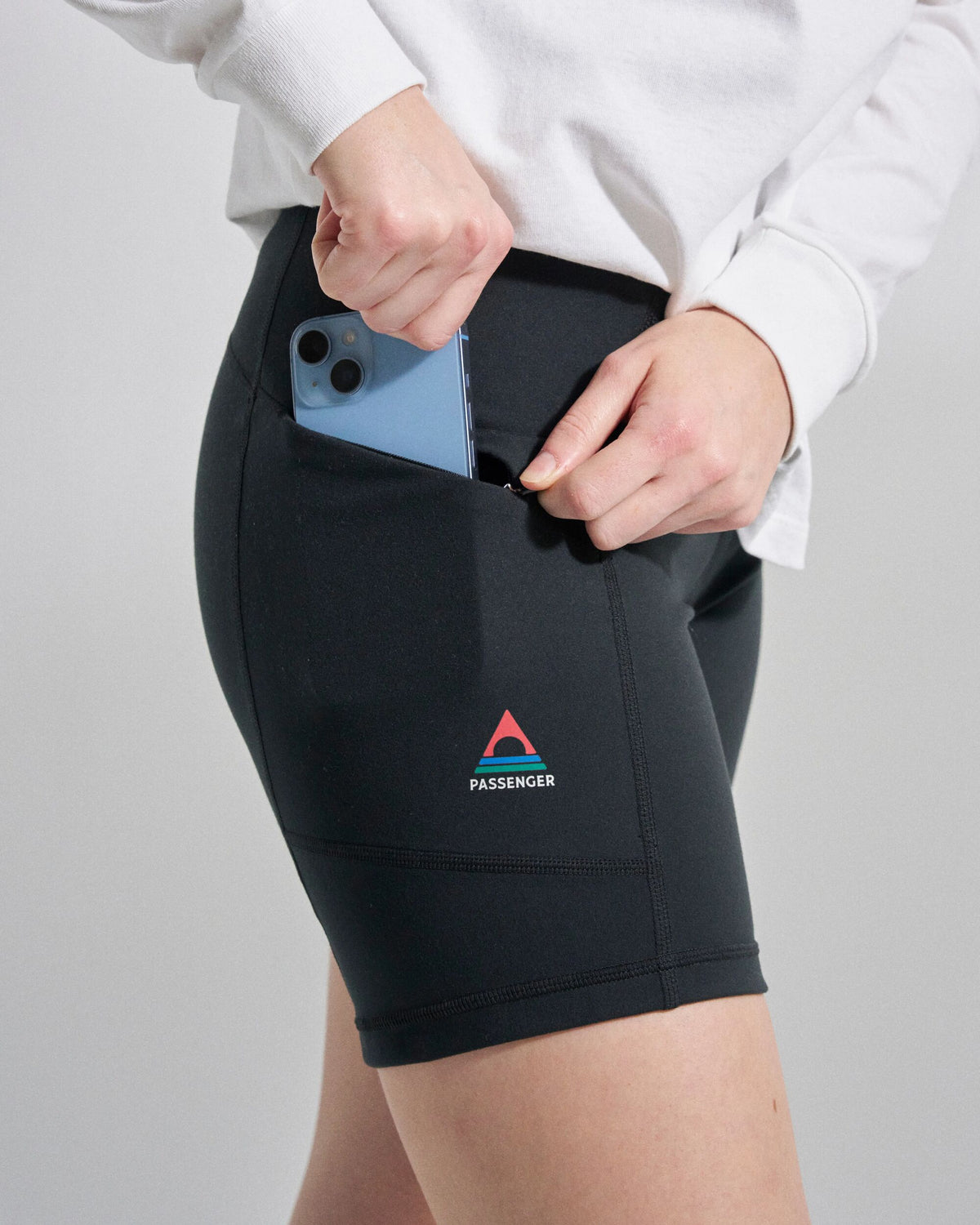 Solscape Active Short - Black - Studio Model