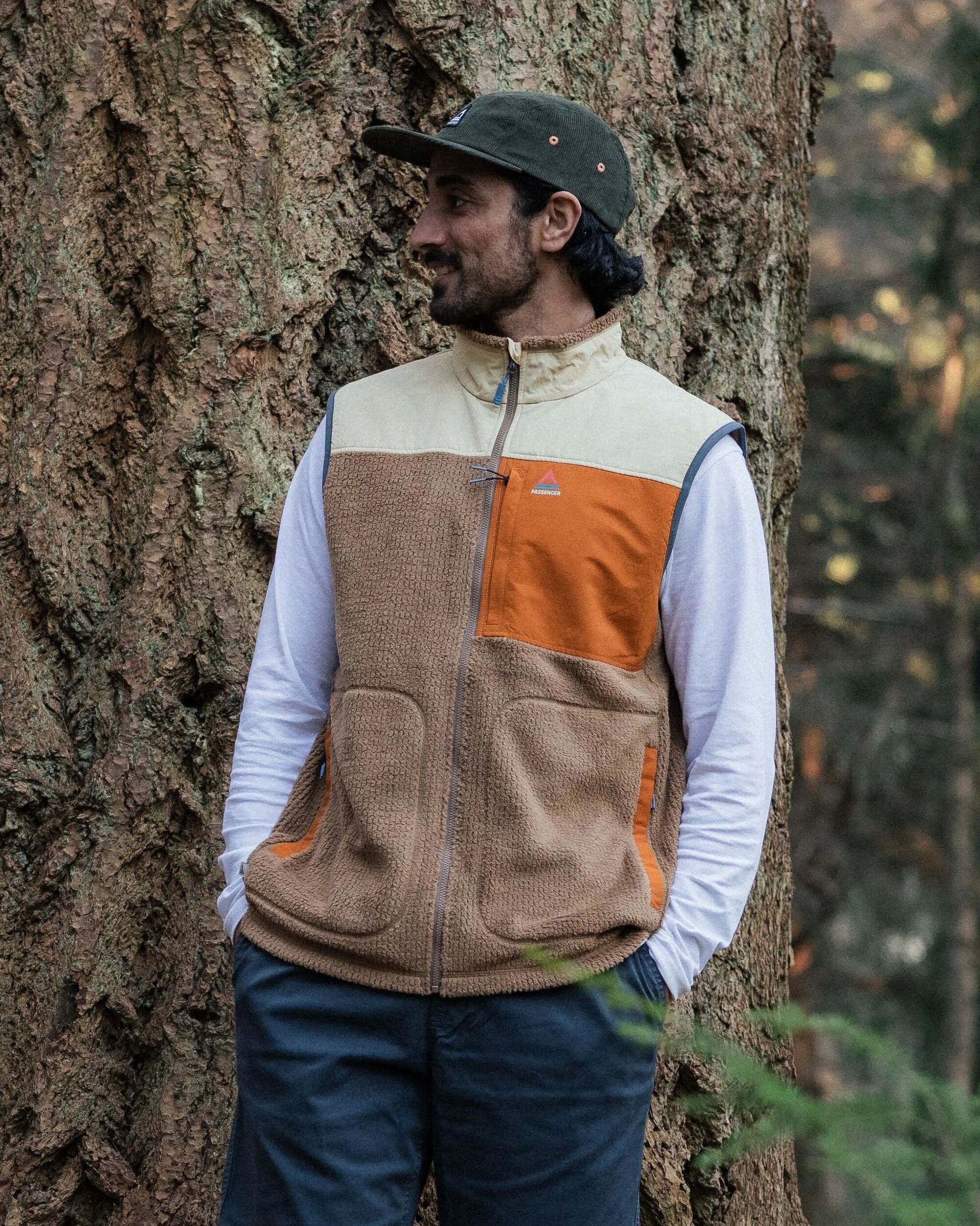 Venturescape Men's Fleece Vest - Caramel/Desert - Lifestyle