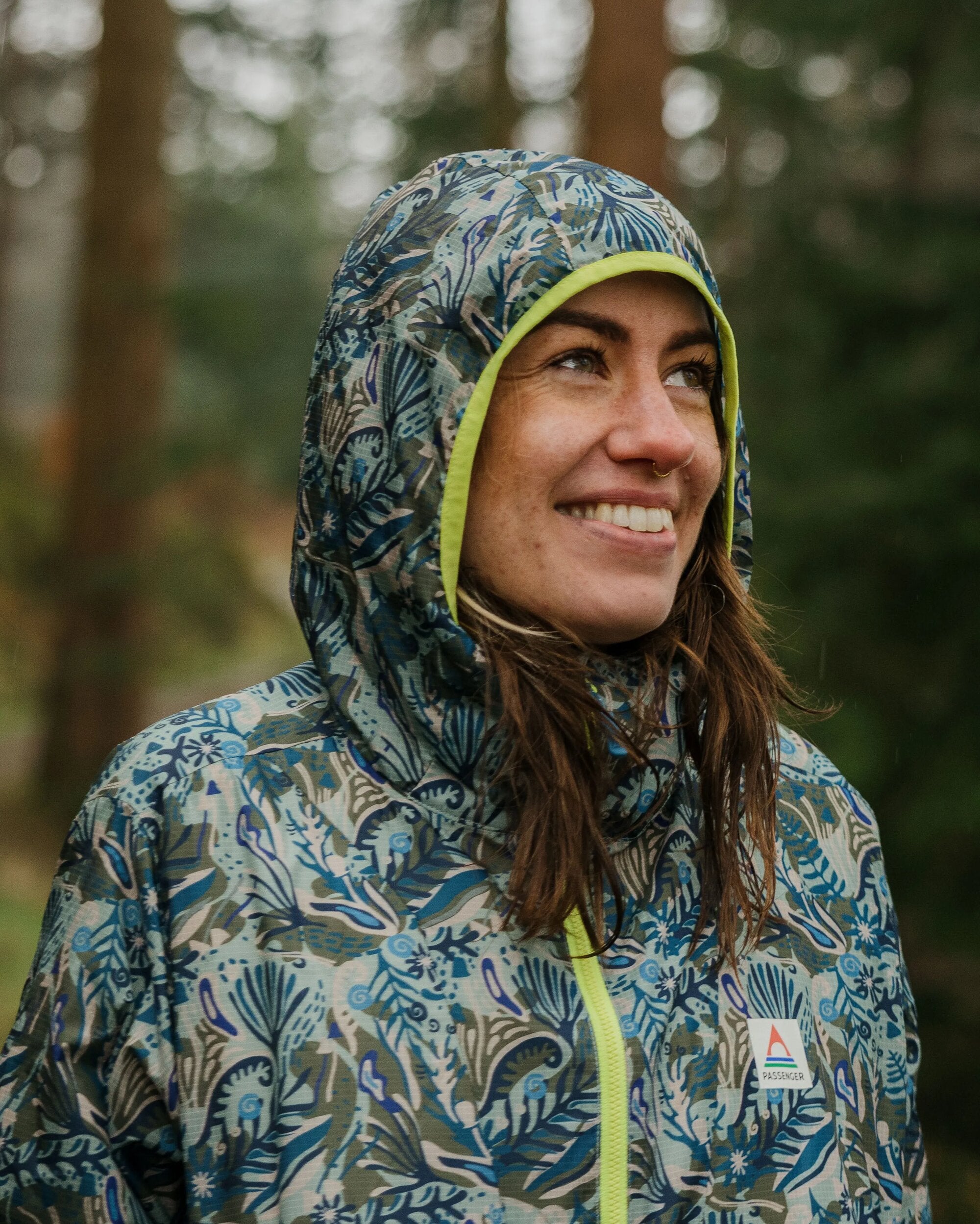 Viento Recycled Windshell Anorak - Abstract Seaweed Pistachio - Lifestyle