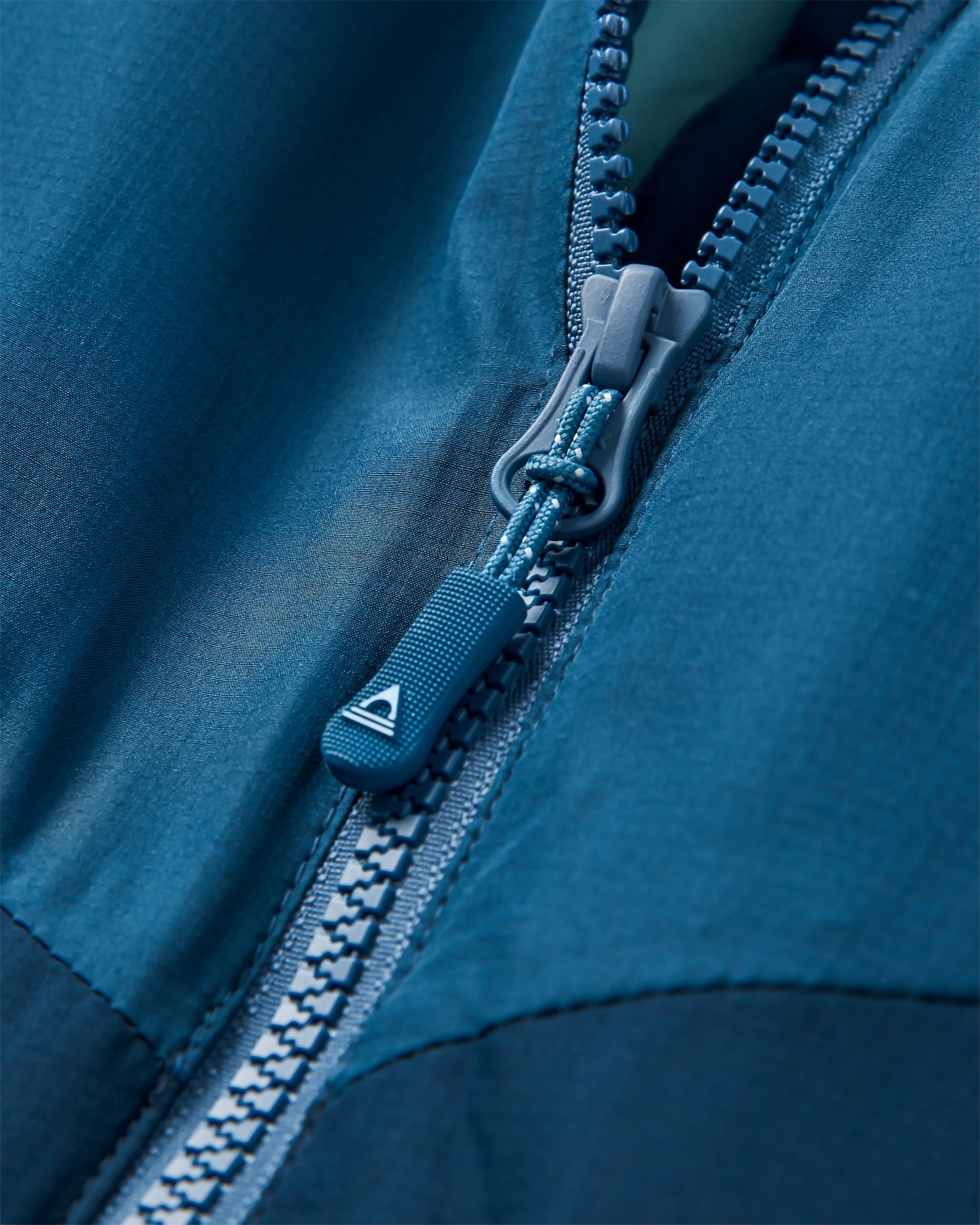 Shasta Lightweight Recycled Thermore® Insulated Jacket - Rich Navy/Dark Denim/Arctic - Flatlay