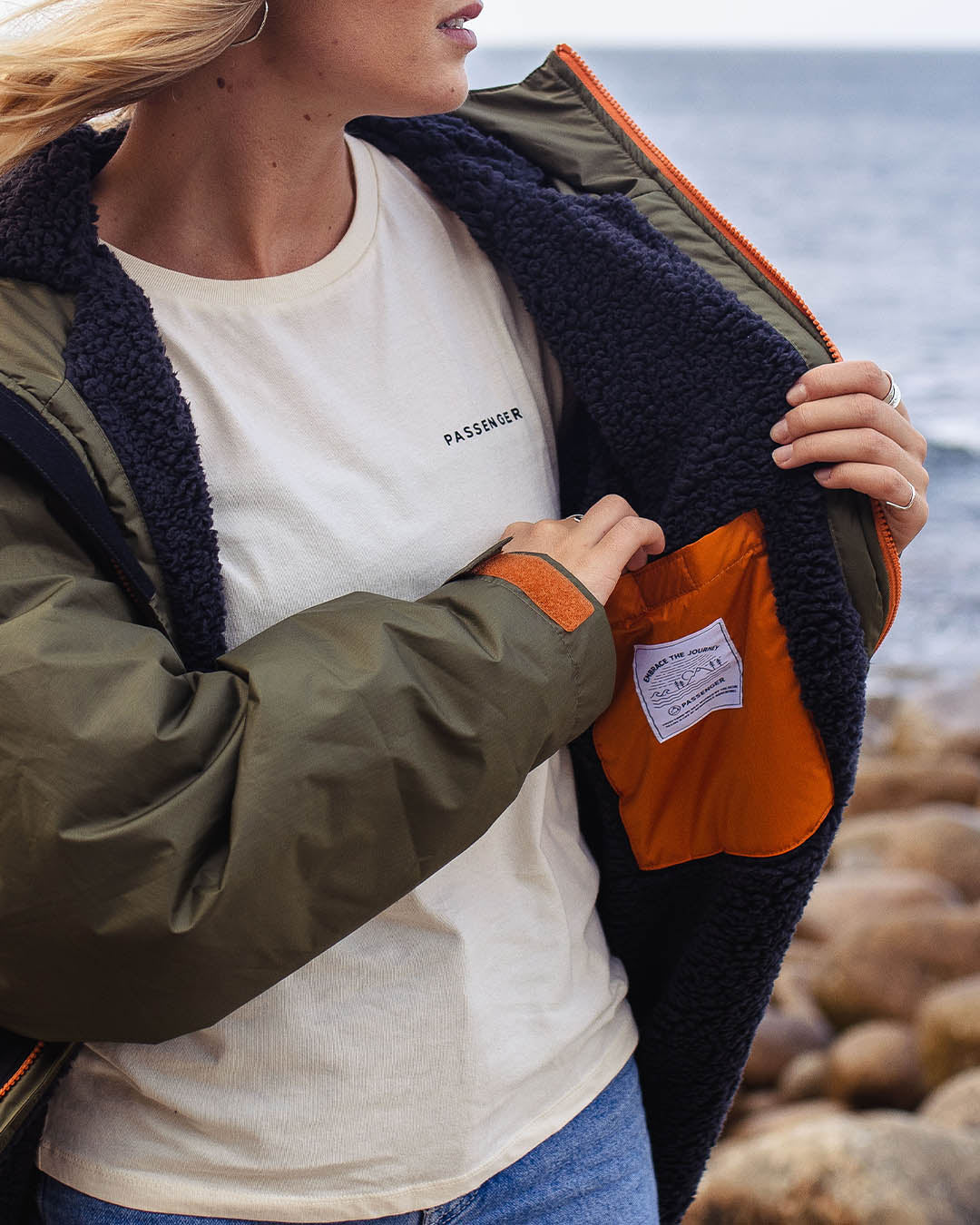 Roaming Recycled Sherpa Lined Changing Robe - Black/ Khaki - Lifestyle - Female