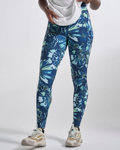 Mantra Recycled Active Legging - Frost Ice Blue - Studio Model