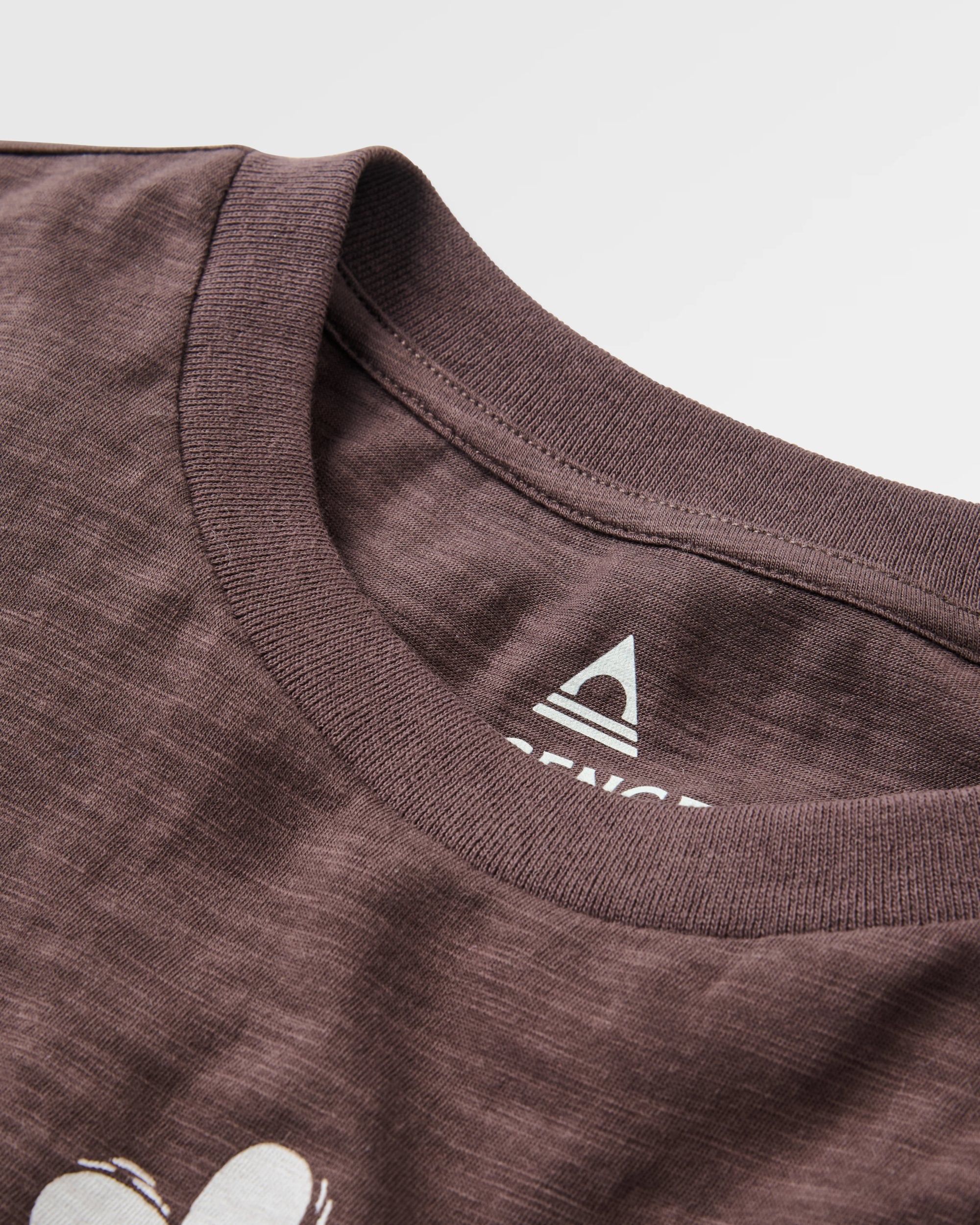Women's Roam Further T-Shirt - Espresso - Flatlay