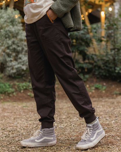 Hydrilla Jogger - Espresso - Lifestyle