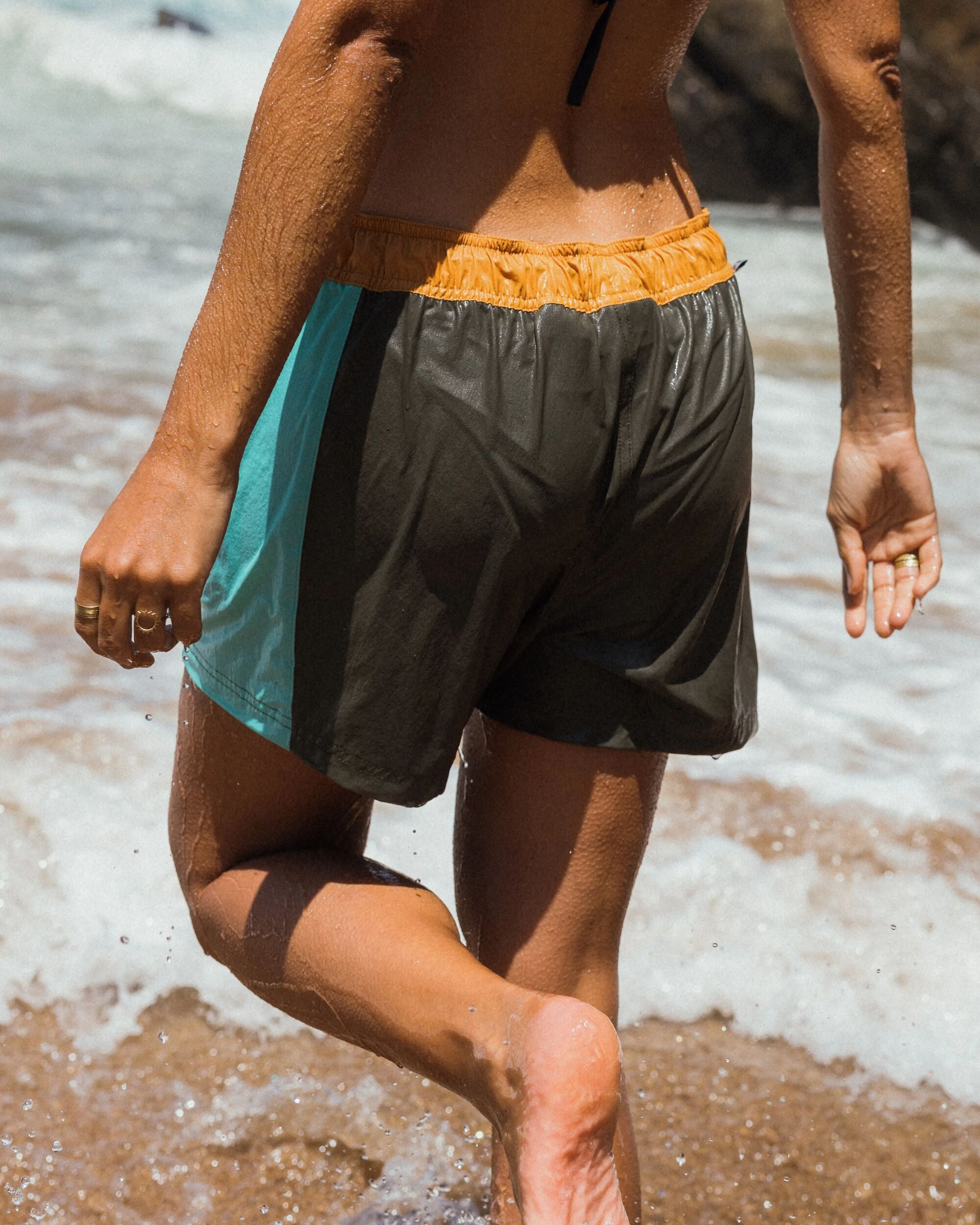 Way Out Short - Khaki/Aqua - Lifestyle