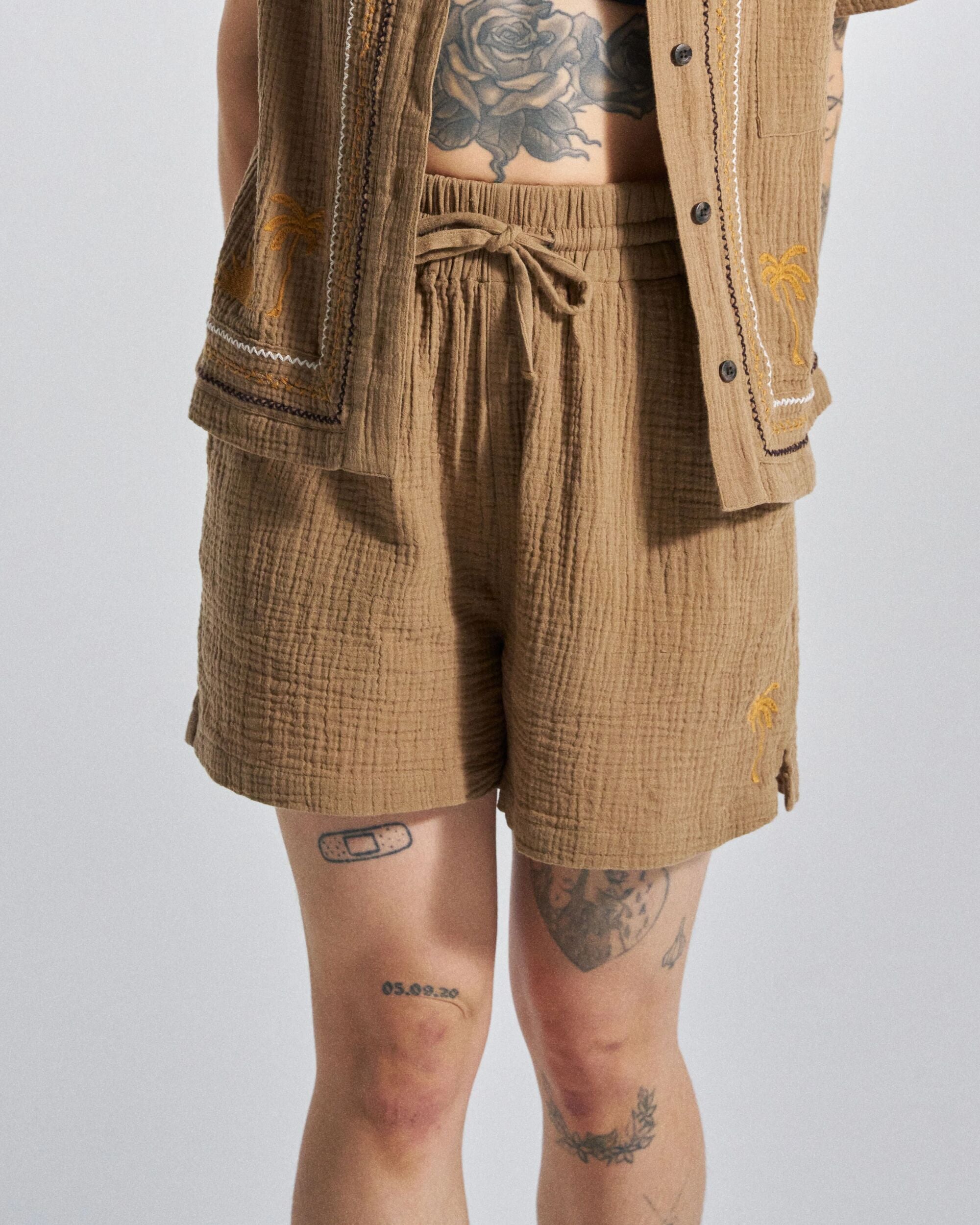 Waveney Cotton Short - Caramel Brown - Studio Model
