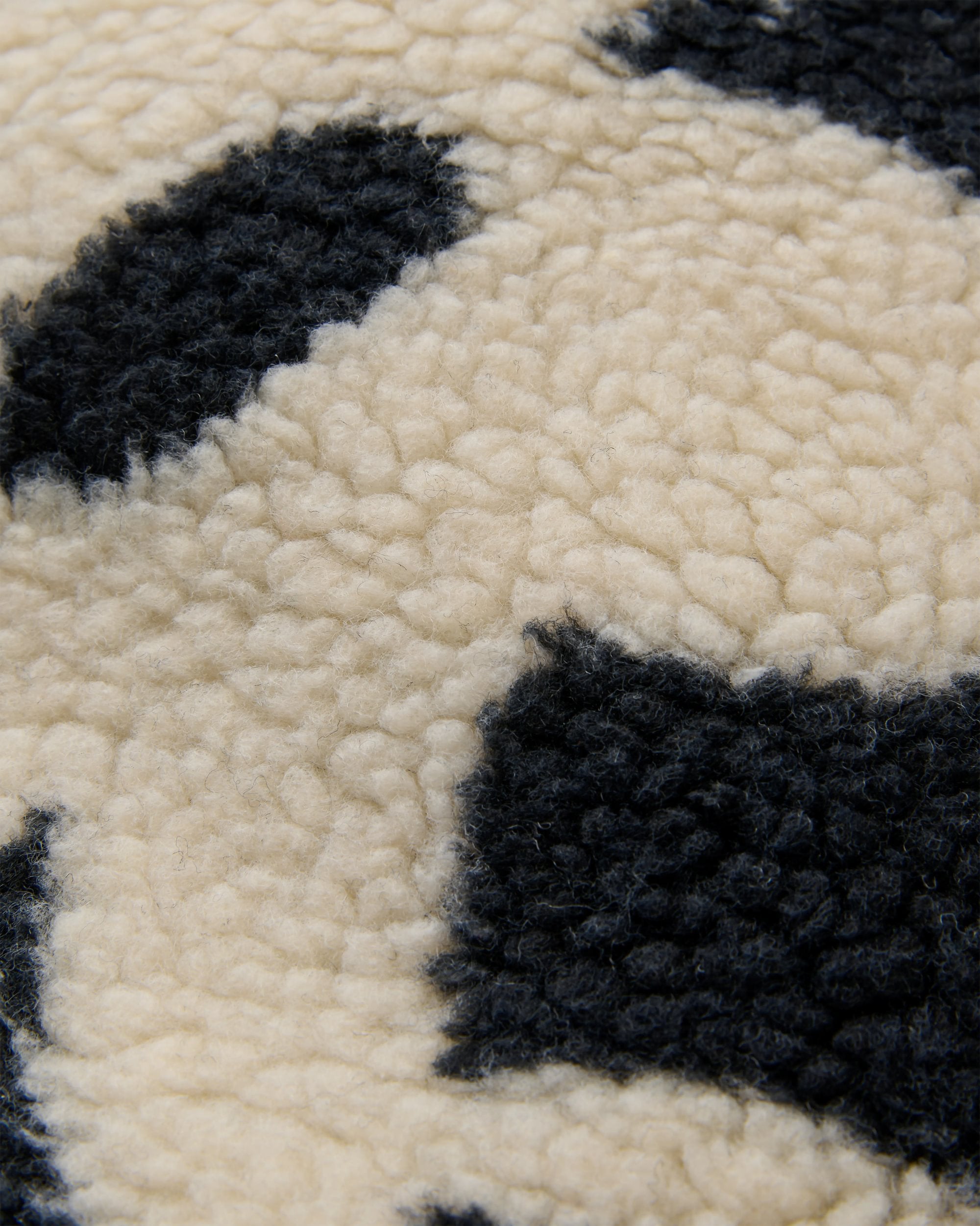 Valiant Deep Pile Fleece - Roam Further Black - Flatlay