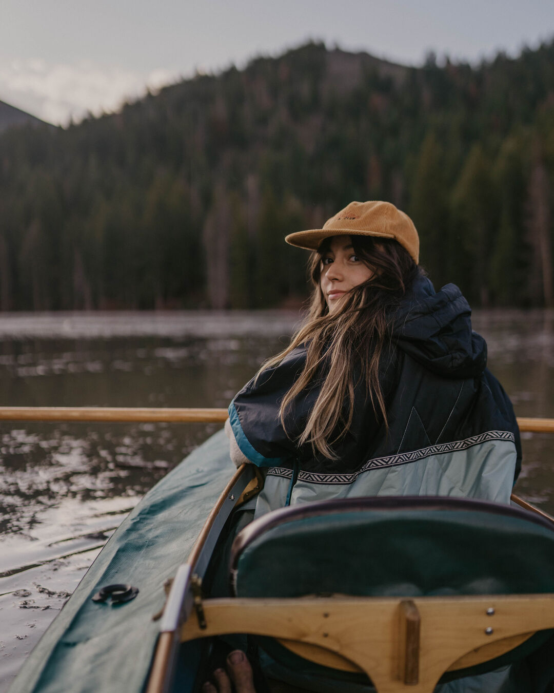 Womens_Outback Recycled Pull Over Changing Robe - True Black/Pistachio