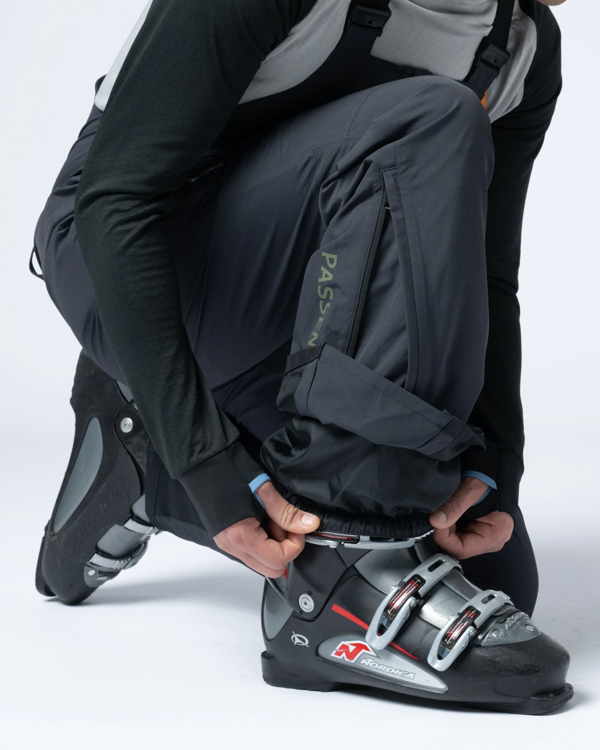 Snowscape Men's Recycled Bibpant - Black - Flatlay