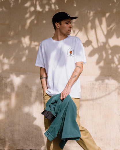 Explore T-shirt - White - Lifestyle