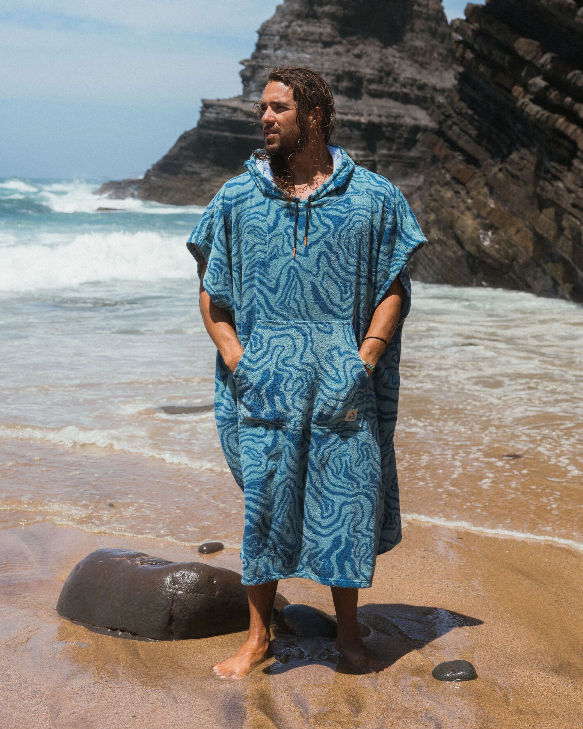 MensShoreline Cotton Towel Poncho - Strata Swirl Arctic - Lifestyle