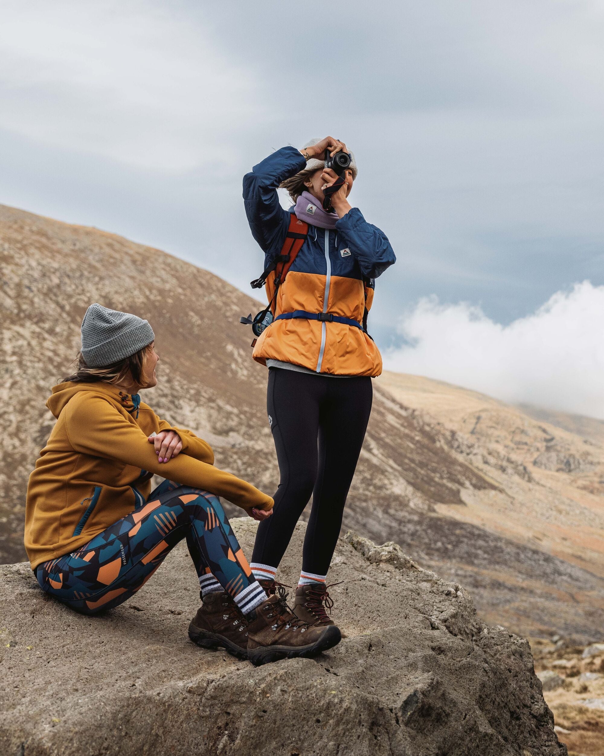 Singletrack Recycled Thermore® Insulated Jacket - Dark Denim/ Apricot - Lifestyle