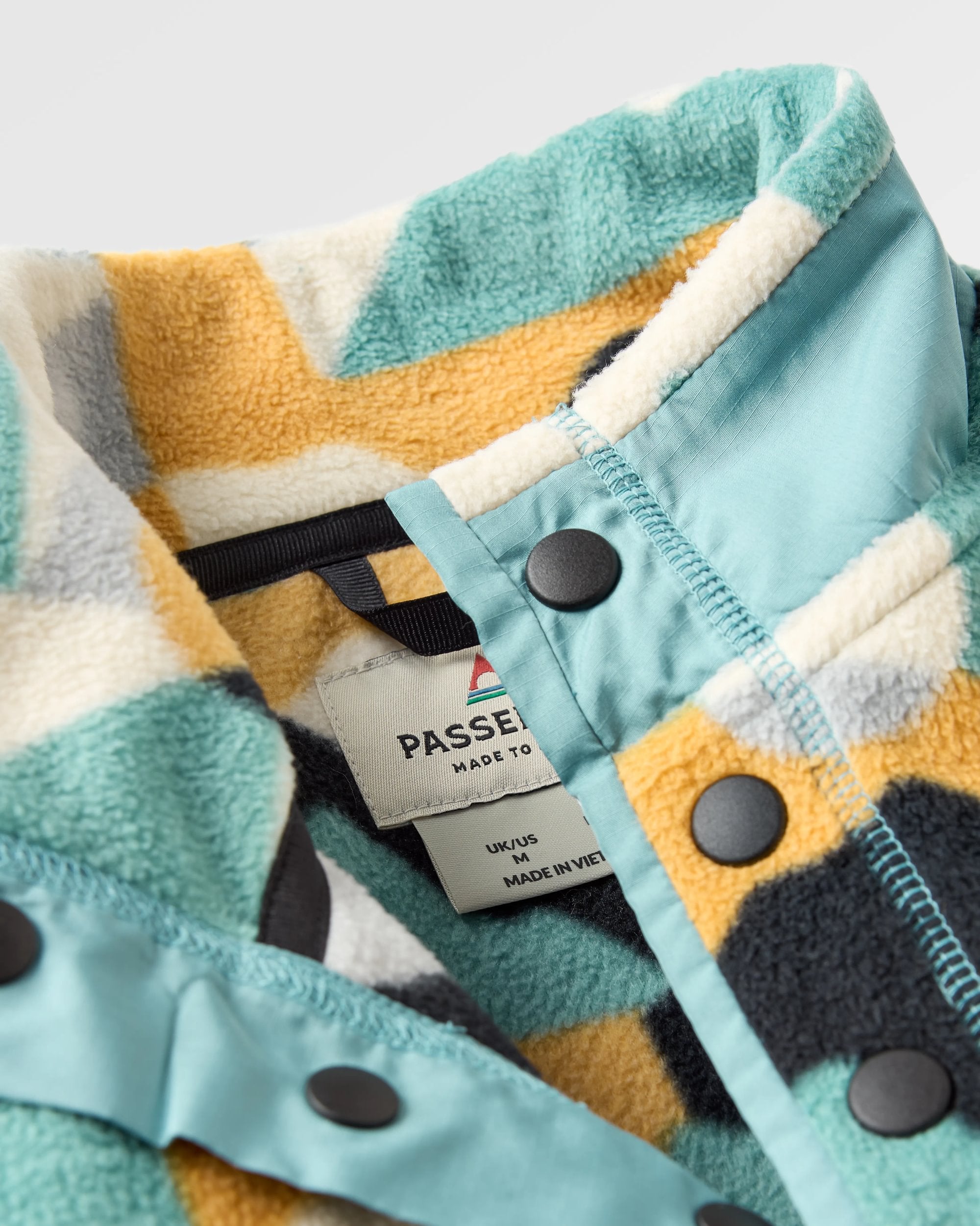 Take It Easy Polar Fleece - Vista Patchwork Arctic - Flatlay