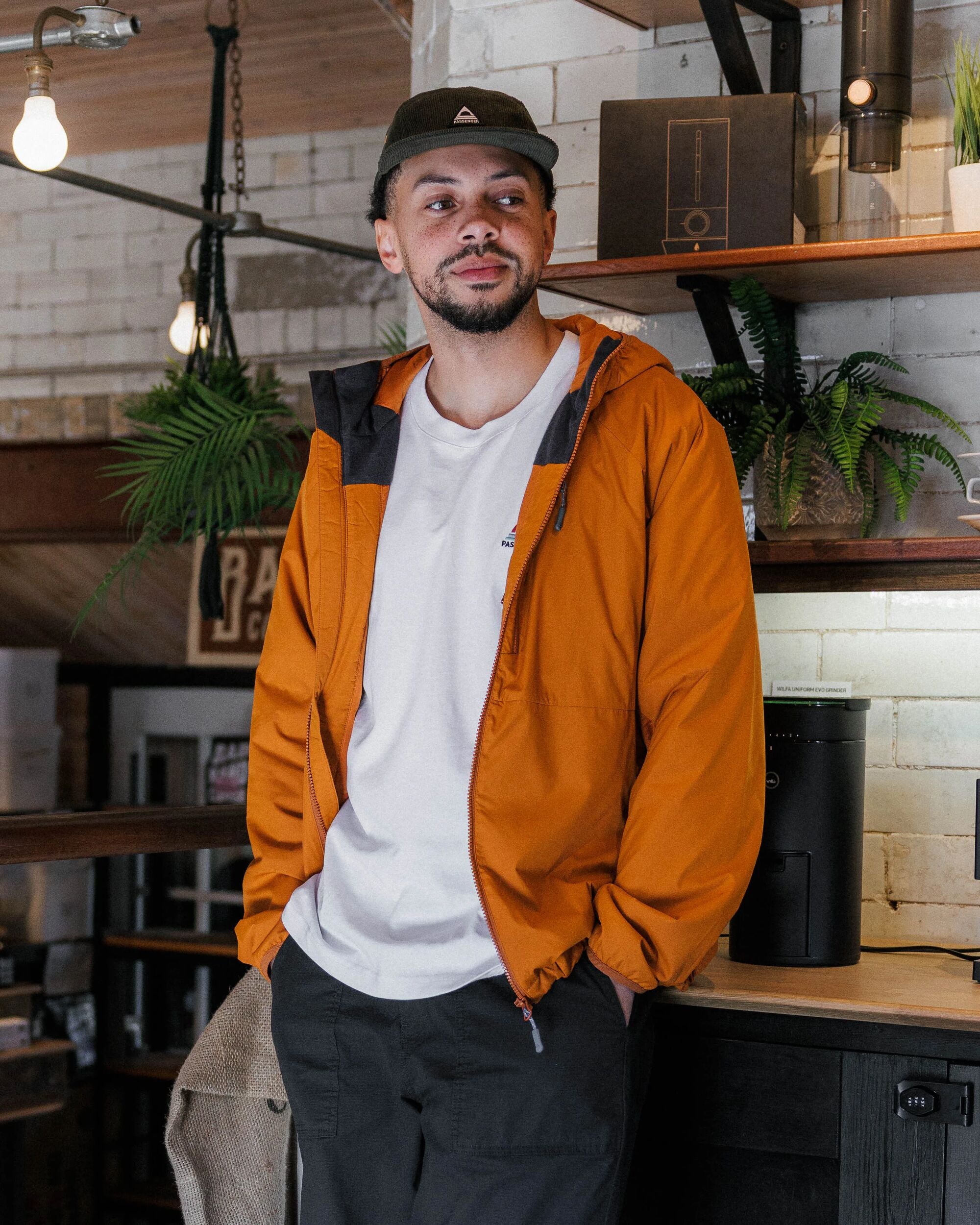 Men's Trailscape Lightweight Insulated Jacket - Retro Orange - Lifestyle