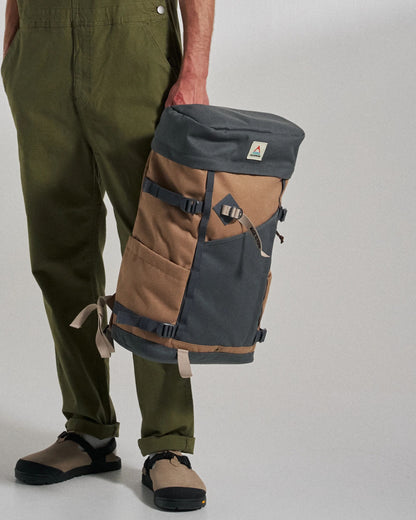 Vantage 30L Backpack - Charcoal/ Caramel - Studio Model - Male