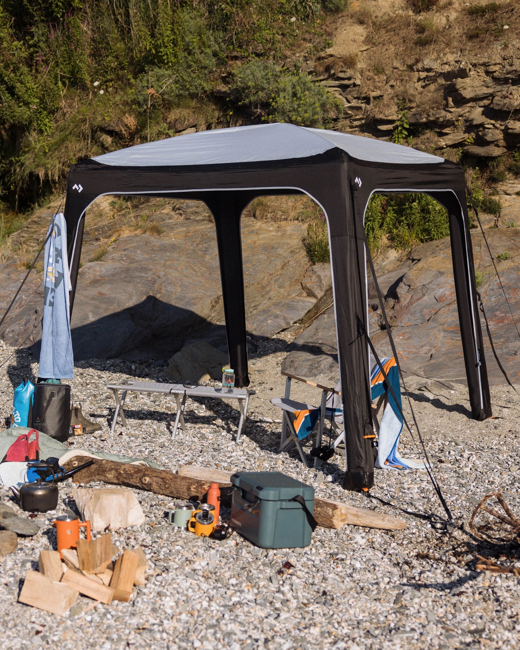 Dometic Hub 2.0 - Charcoal - Lifestyle